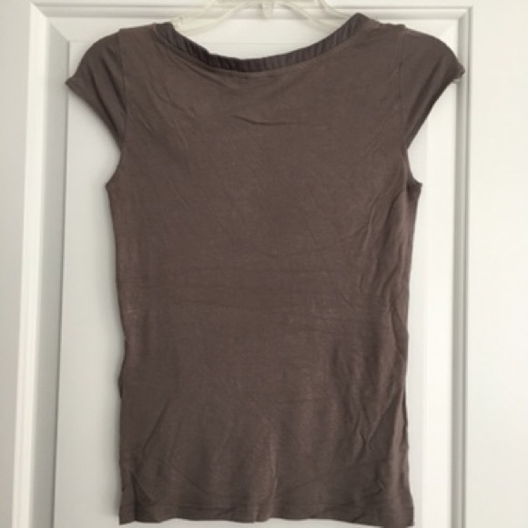 H&M Women’s Chic Tee - Picture 4 of 5